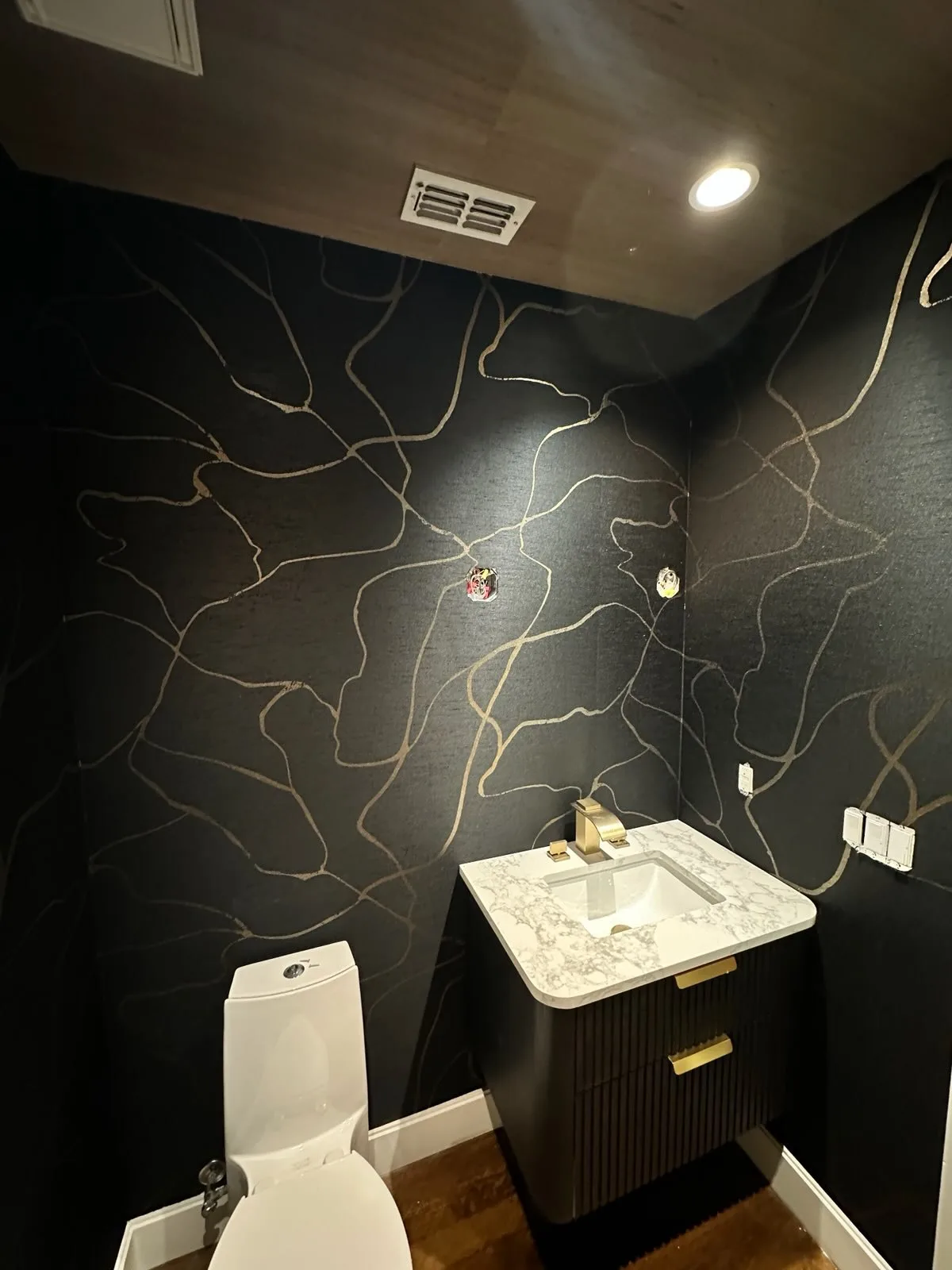 Wallpaper removal service in Miami